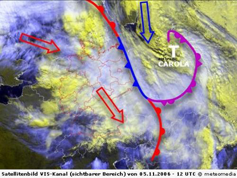 Satellitenbild mit Frontalzonen und Luftmassenpfeilen