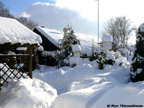 Schneemassen in Kierspe (Nordrhein-Westfalen, Sauerland)